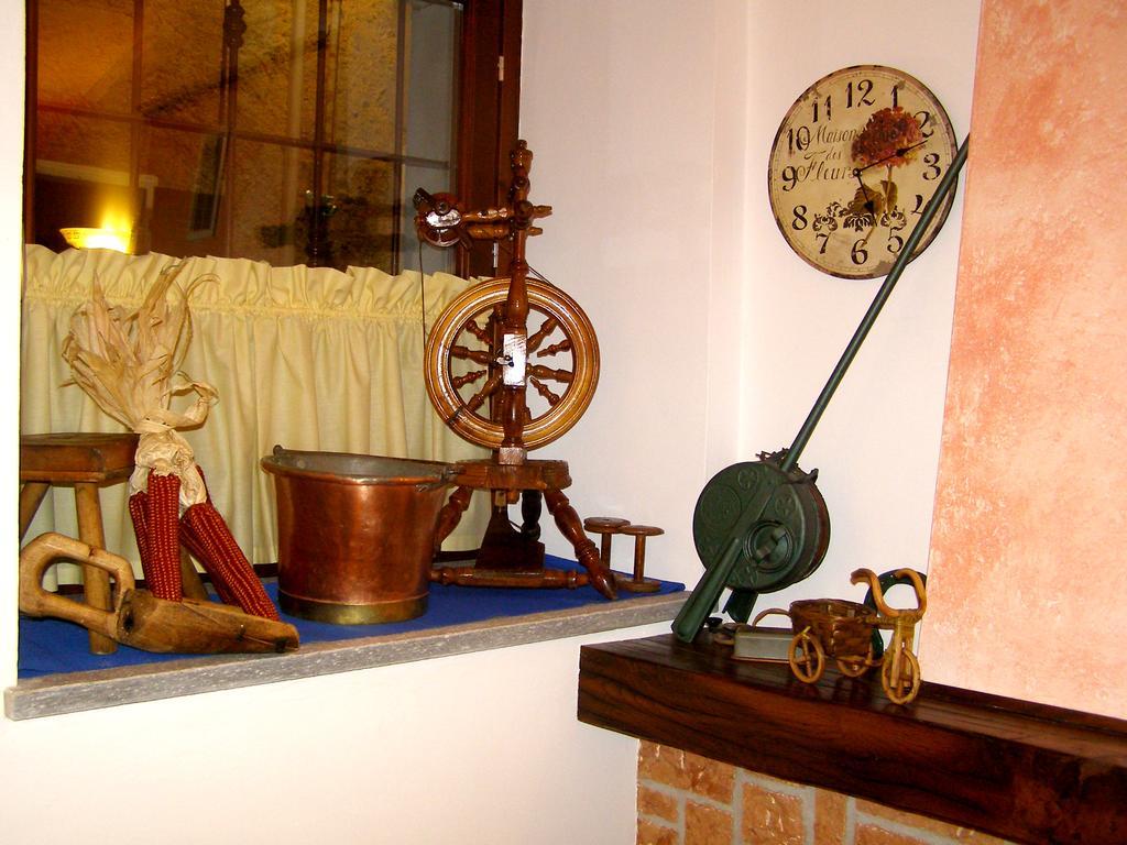 L'Antico Borgo Rooms Rental Caprie ภายนอก รูปภาพ